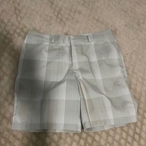 EUC UnderArmour flat front shorts